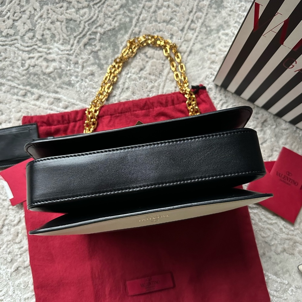 Valentino  Rockstud  Bag 🖤🤍 - Picture 9 of 16